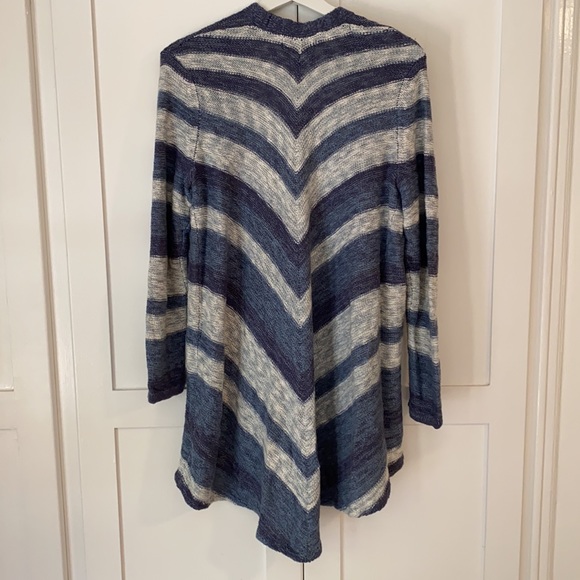 Sweater - Picture 4 of 4